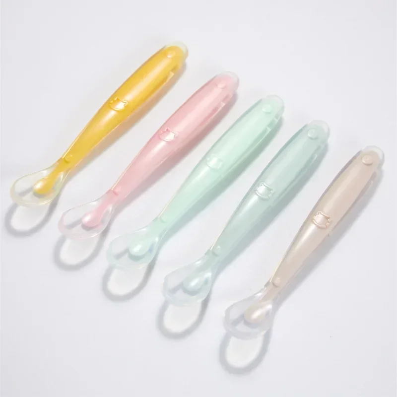Baby Food Utensil - ソフトシリコンベビースプーン幼児補完食給餌トレーニングスプーン幼児用ソフトチップスプーン子供用食器