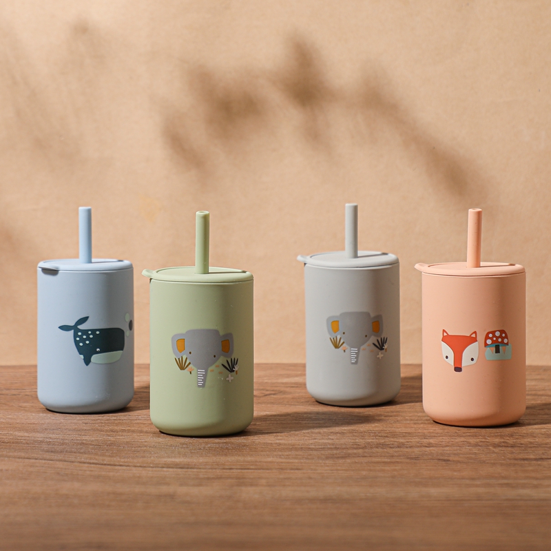 BPAフリーのベビー用ストローカップ、漫画柄のベビー用フィー - Baby Food Zone のレビューと価格